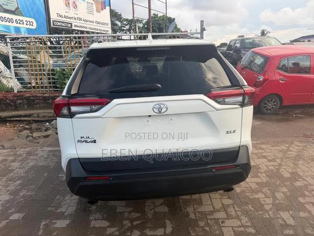 Toyota RAV4 2022 White