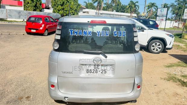 Toyota Sienta 1.5 AWD 2013 Black
