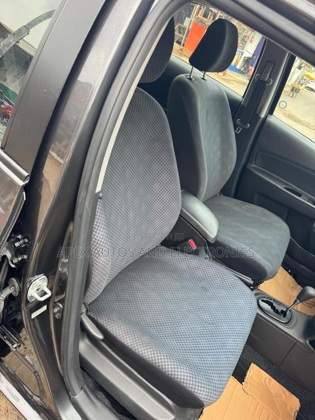 Toyota Yaris Base Sedan 4dr 2010 Black