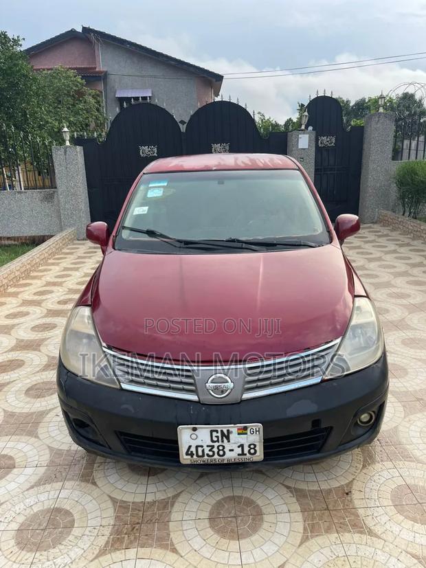Nissan Versa 2011 Red