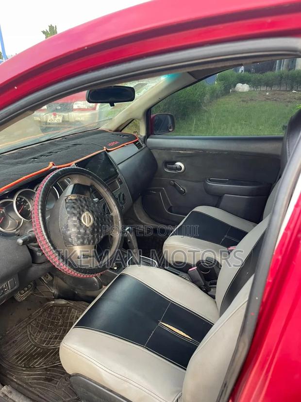 Nissan Versa 2011 Red