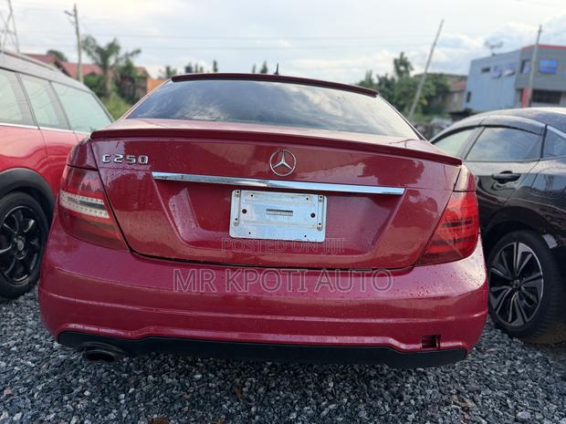 Mercedes-Benz C250 2013 Red