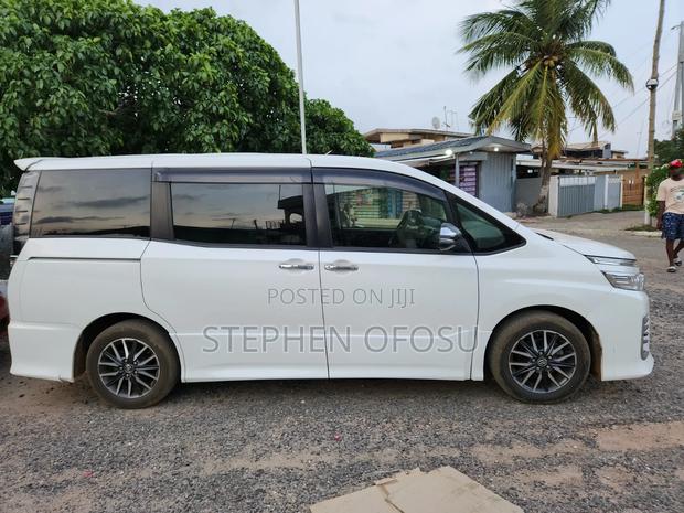 Toyota Voxy 2015 White
