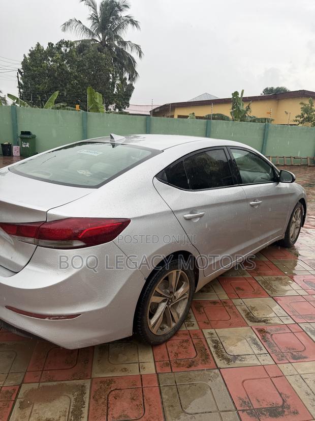 Hyundai Elantra 2018 Silver