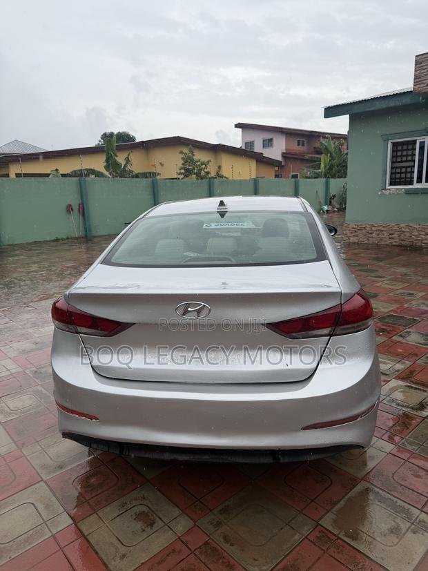 Hyundai Elantra 2018 Silver