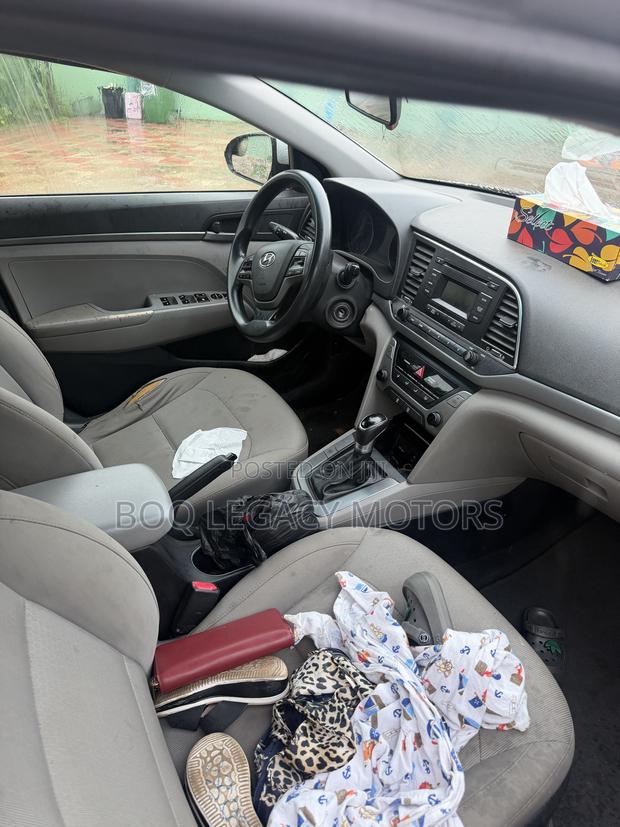 Hyundai Elantra 2018 Silver