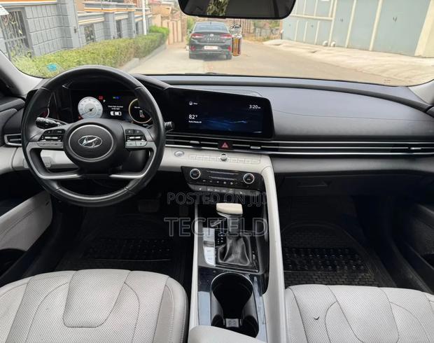 Hyundai Elantra Limited 2021 Red