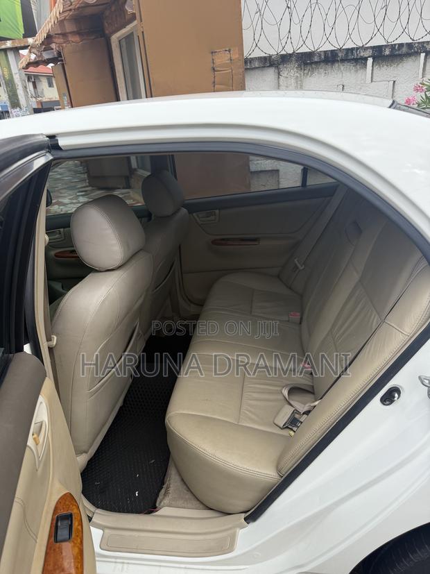 Toyota Avensis 2009 White