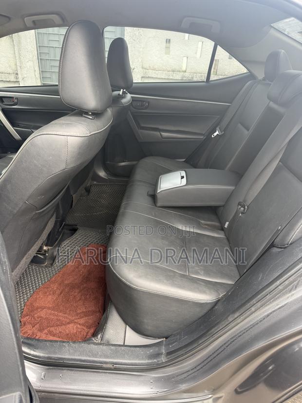 Toyota Corolla L 4dr Sedan (1.8L 4cyl 6M) 2015