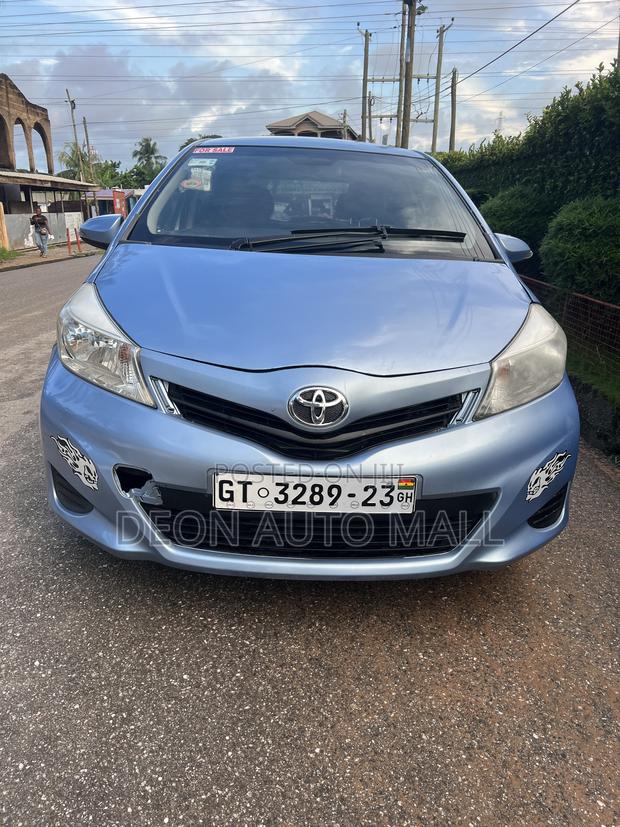 Toyota Vitz 1.3 FWD 5dr 2012 Blue