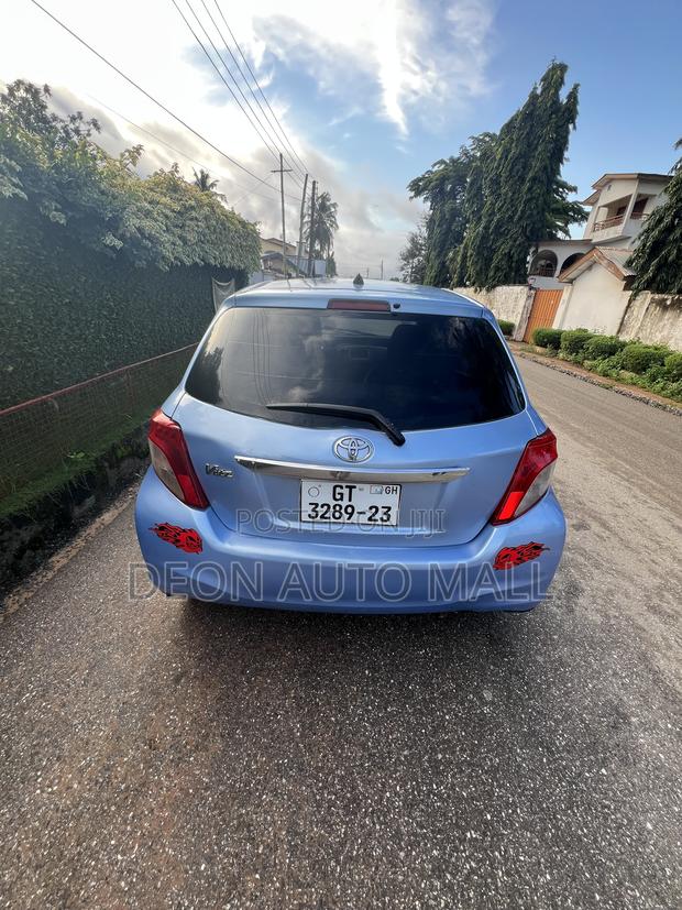 Toyota Vitz 1.3 FWD 5dr 2012 Blue