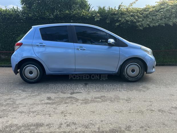 Toyota Vitz 1.3 FWD 5dr 2012 Blue