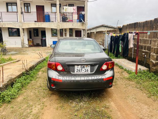 Toyota Corolla XLE 4dr Sedan (1.8L 4cyl 4A) 2010 Gray
