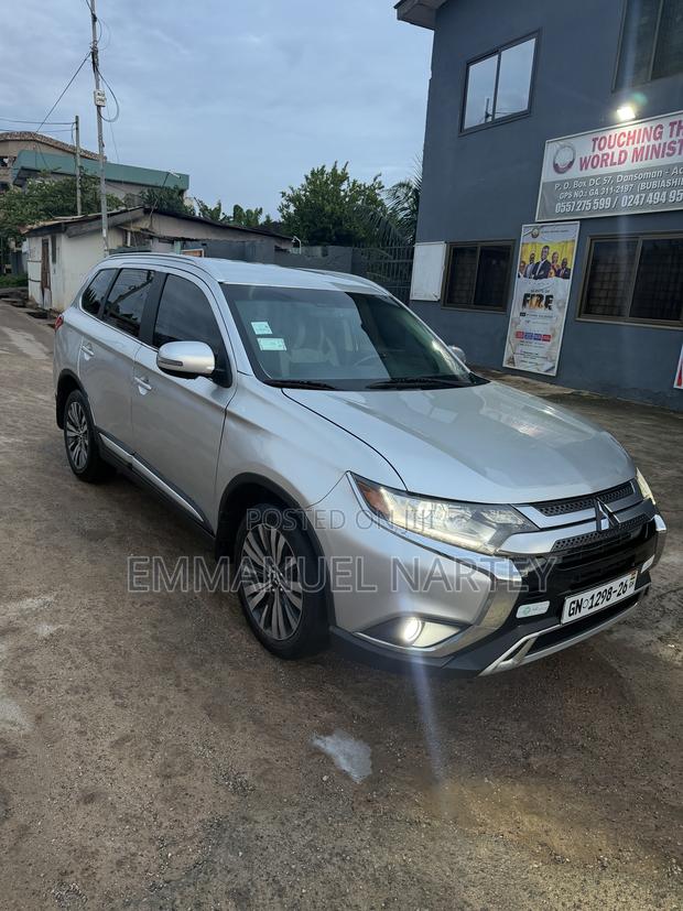 Mitsubishi Outlander 2019 Silver