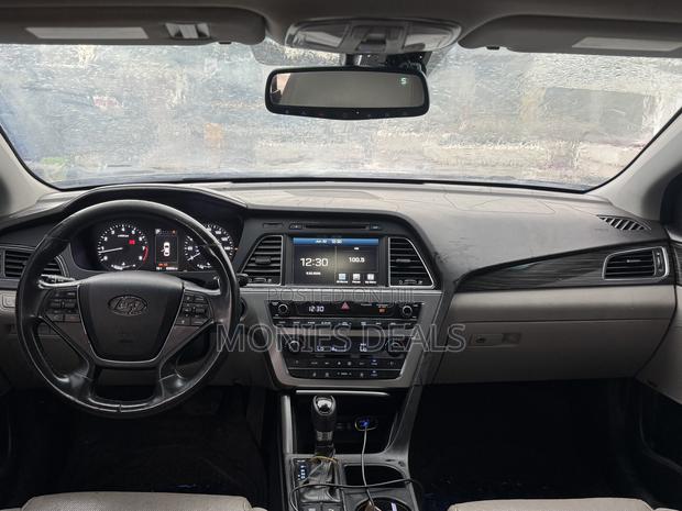 Hyundai Sonata Sport 2.0T Sedan FWD (2.0L 4cyl 6A) 2016 Gray