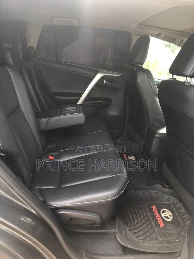 Toyota RAV4 XLE 4dr SUV (2.5L 4cyl 6A) 2018 Black