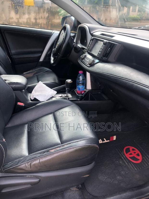 Toyota RAV4 XLE 4dr SUV (2.5L 4cyl 6A) 2018 Black