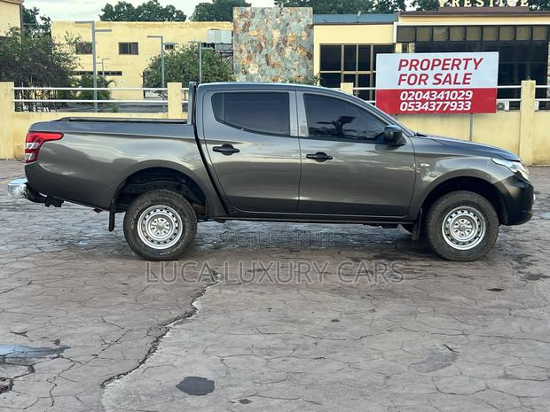 Mitsubishi L200 2016 Green