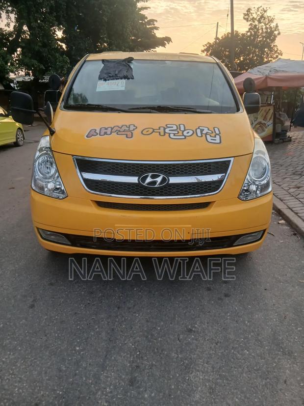 Hyundai H1 2014 Yellow