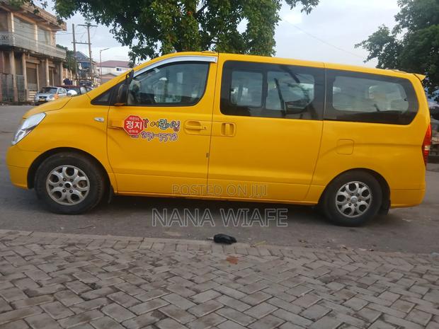 Hyundai H1 2014 Yellow