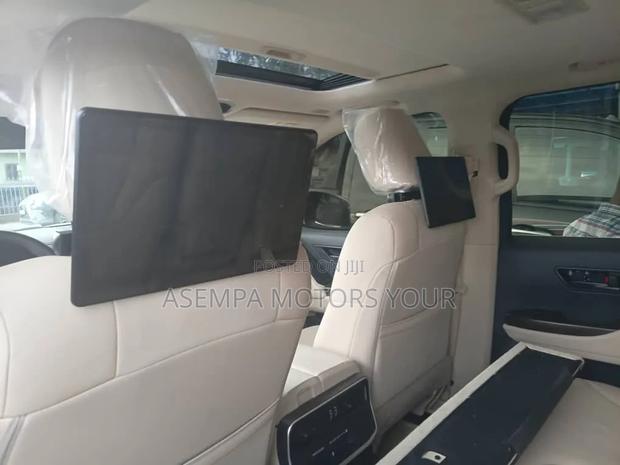 Toyota Land Cruiser LC250 2024 White