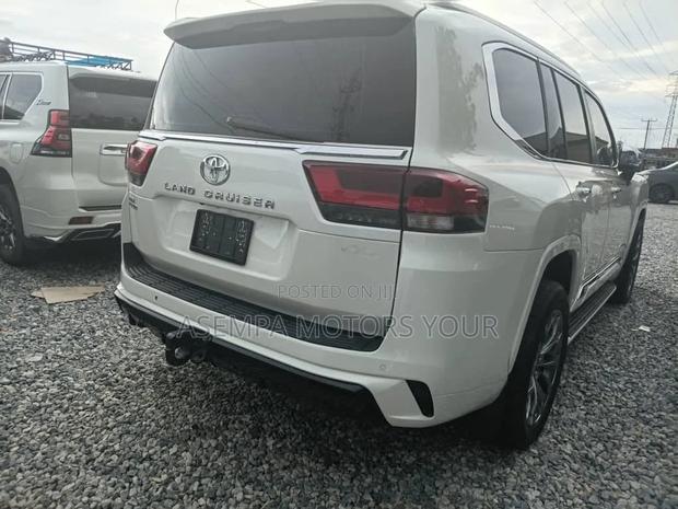Toyota Land Cruiser LC250 2024 White