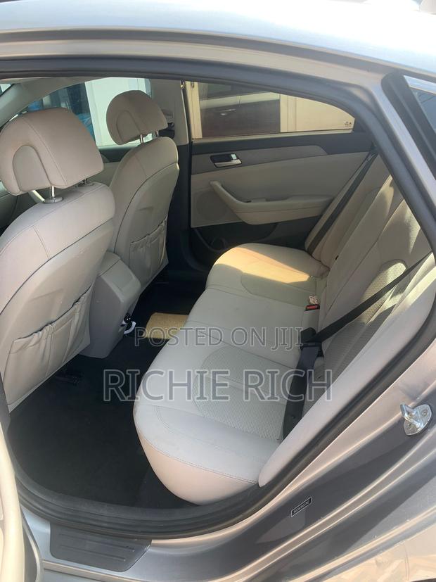 Hyundai Sonata Base Sedan FWD (2.4L 4cyl 6A) 2017 Gray