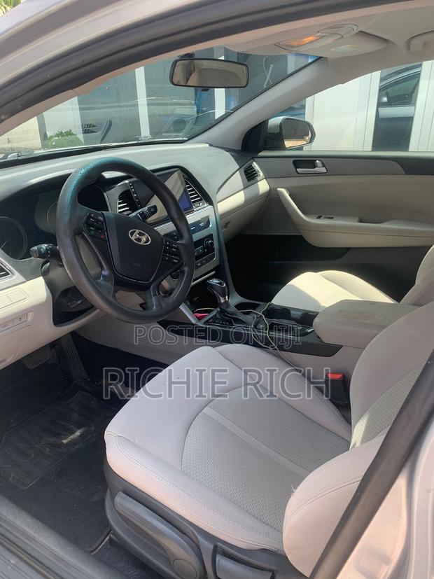 Hyundai Sonata Base Sedan FWD (2.4L 4cyl 6A) 2017 Gray