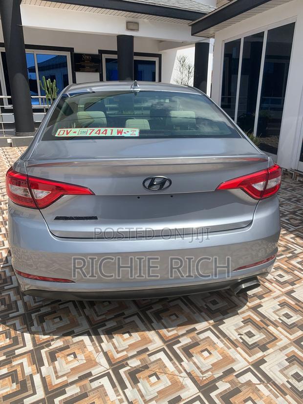 Hyundai Sonata Base Sedan FWD (2.4L 4cyl 6A) 2017 Gray
