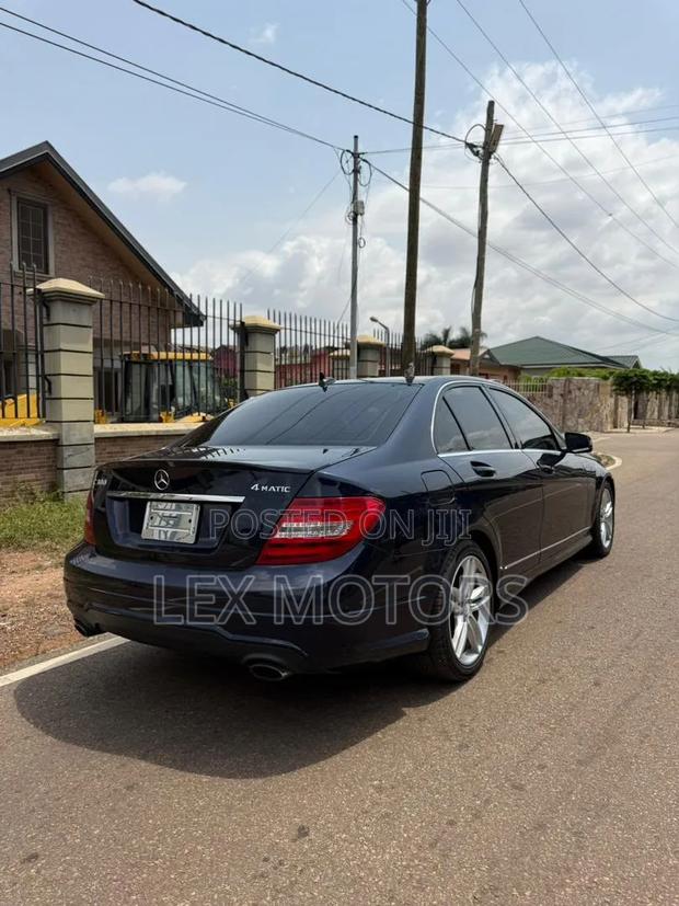 Mercedes-Benz C300 2014 Blue