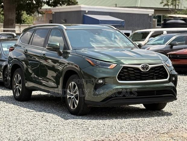 Toyota Highlander XLE AWD 2023 Green