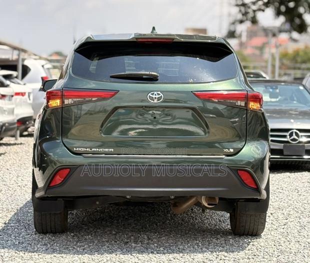 Toyota Highlander XLE AWD 2023 Green