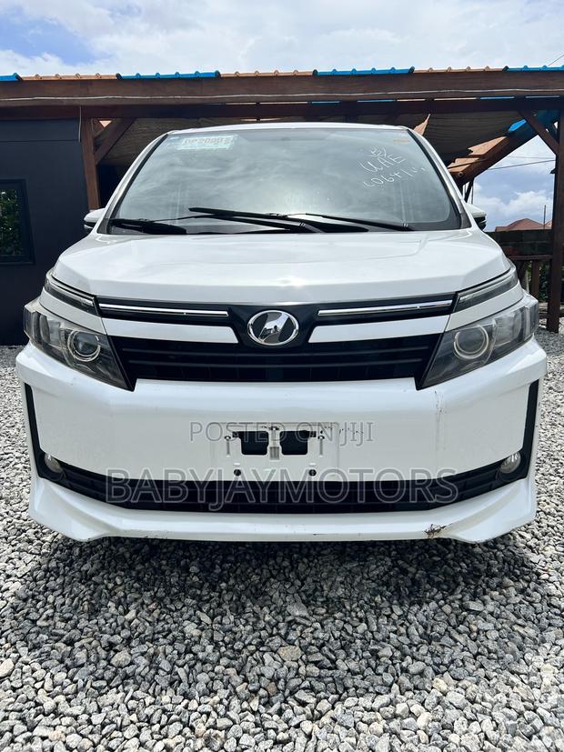 Toyota Voxy SV Premium 2014 White