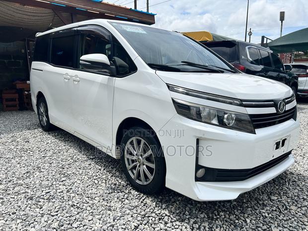 Toyota Voxy SV Premium 2014 White
