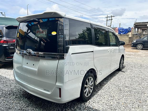 Toyota Voxy SV Premium 2014 White