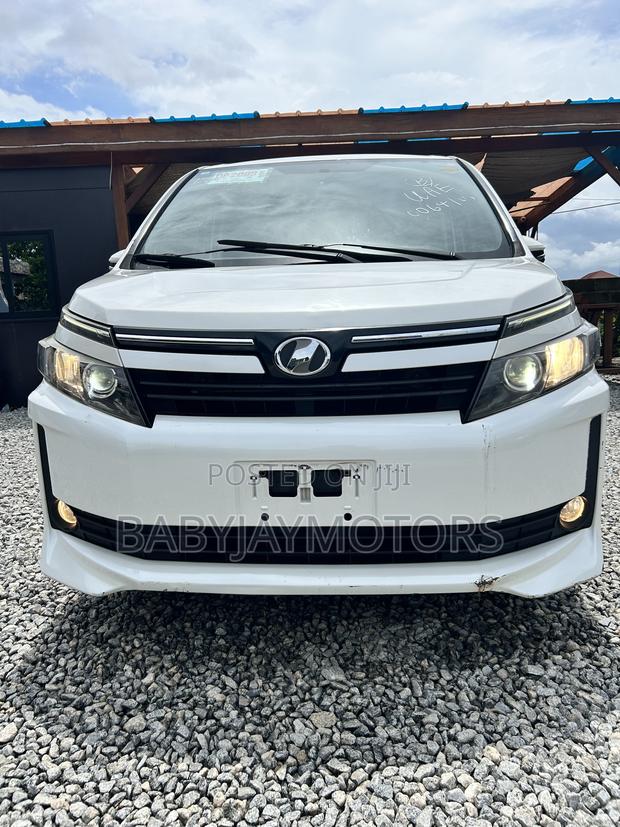 Toyota Voxy SV Premium 2014 White