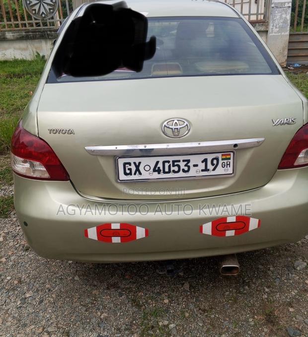 Toyota Yaris Base Sedan 4dr 2010 Green