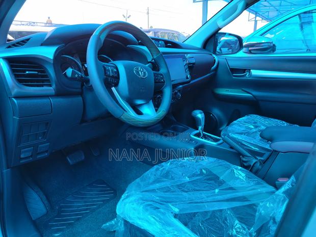 New Toyota Hilux 2025 Silver