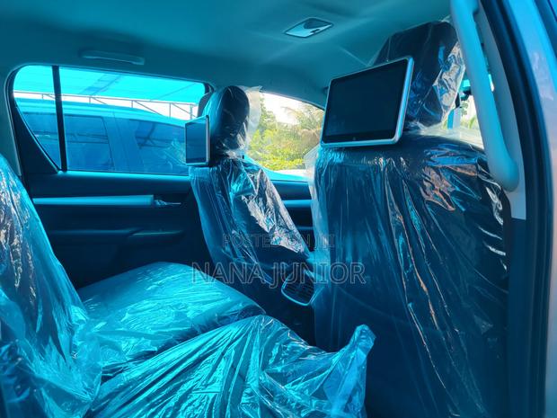 New Toyota Hilux 2025 Silver