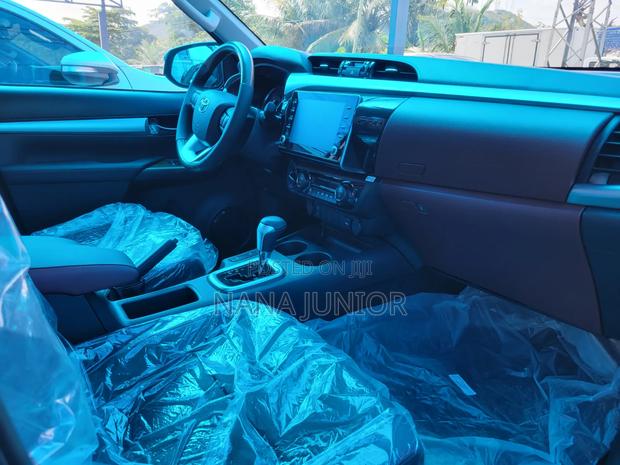 New Toyota Hilux 2025 Silver