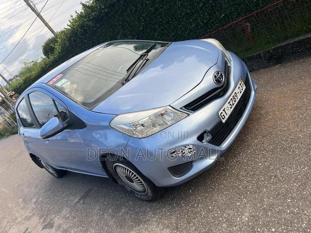 Toyota Vitz 1.3 FWD 5dr 2012 Blue