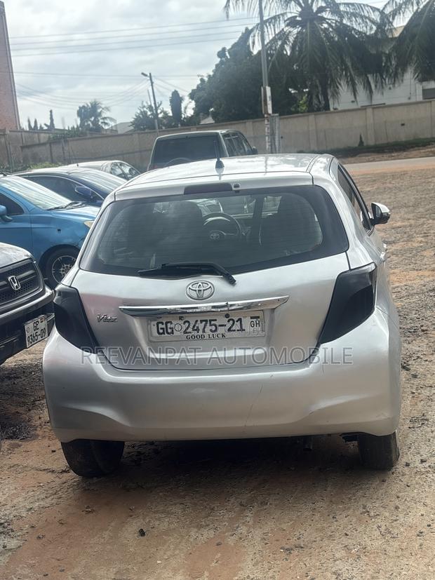 Toyota Vitz 2012 Silver