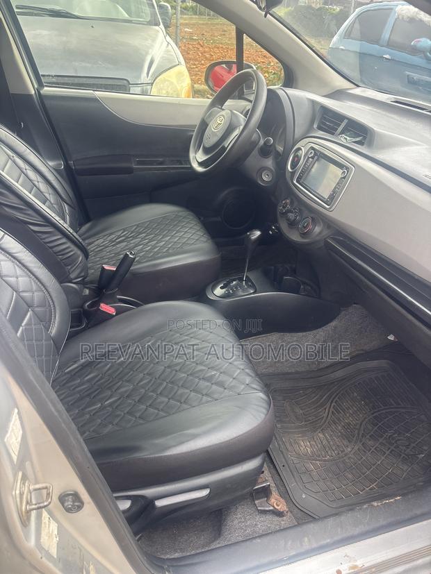 Toyota Vitz 2012 Silver