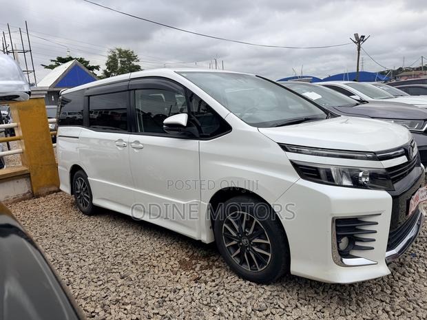 Toyota Voxy 2016 White