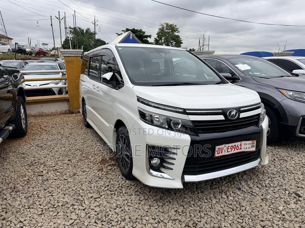 Toyota Voxy 2016 White