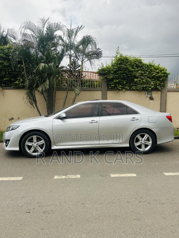 Toyota Camry XLE 4dr Sedan (2.5L 4cyl 6A) 2013 Silver