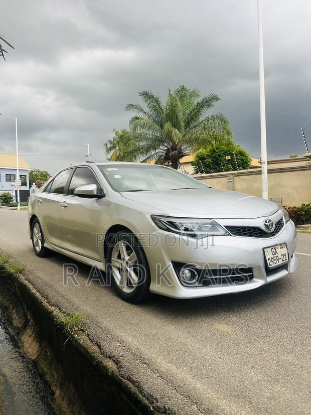 Toyota Camry XLE 4dr Sedan (2.5L 4cyl 6A) 2013 Silver