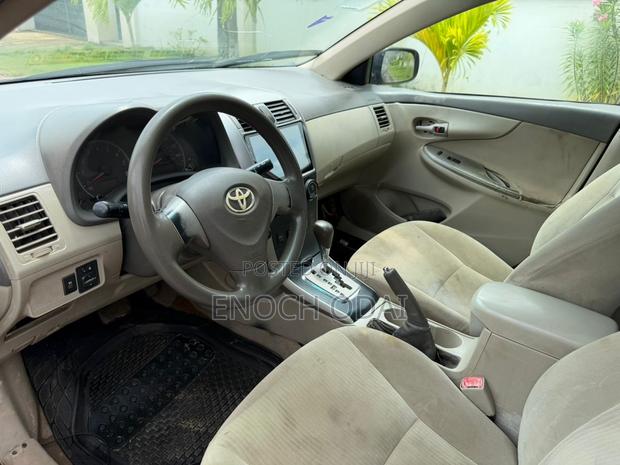 Toyota Corolla LE 4dr Sedan (1.8L 4cyl 4A) 2010 Red