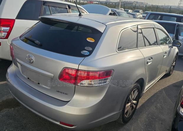 Toyota Avensis 2.0 Advanced Automatic 2011 Silver