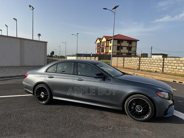 Mercedes-Benz E300 4Matic AWD Sedan (2.0L 4cyl 9A) 2017 Gray